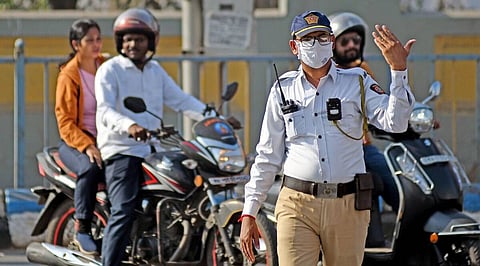 Knocksense Shorts | No helmet, no entry at workplace for government employees in Lucknow