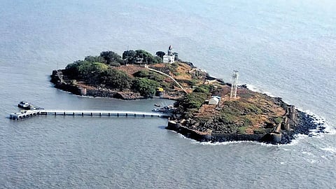 Explore trails of history by the Arabian Sea! Head to Khanderi from Mumbai, for a one-day getaway