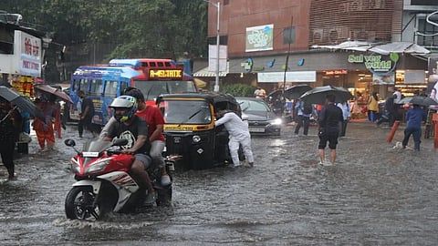 Just like us, do you also miss THESE 7 things during Mumbai monsoons?