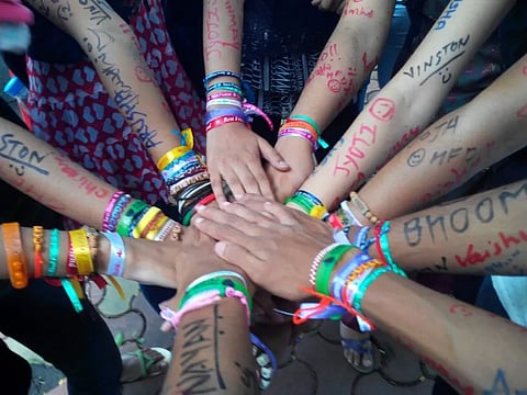 Call your friends already! Here are 5 things to do in Mumbai, this Friendship Day