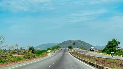 Knocksense Shorts | Damaged section of Saket Bridge on Mumbai-Nashik Highway reopened after repair