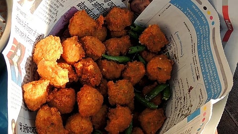Piping hot & spicy bhajiyas await you at Indore's Shree Mahalaxmi Moong ke Bhajiye