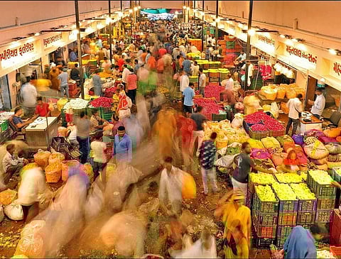 From the quiet Fulgali to the bustling Jamalpur Flower Market: The tale of Ahmedabad's Phool Bazar