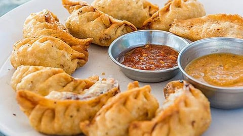 Craving pillowy momos & the zingy red chutney? THESE 5 spots in Mumbai will make you go 'Momo-mia'