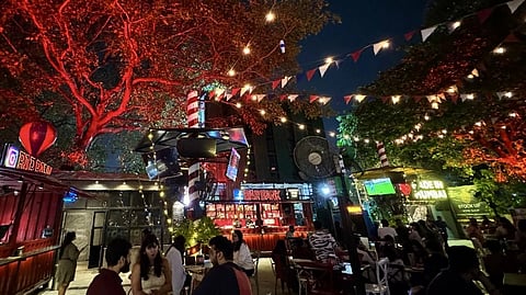 With budget alcohol & diverse food trucks, Juhu’s Bar Bank is all about a good time
