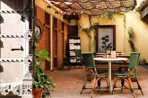 Exploring the Old City of Ahmedabad? Visit the cozy Haveli cafe Pol Kholi for a perfect break!