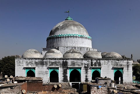 Into the largest tomb of Ahmedabad: Darya Khan Tomb