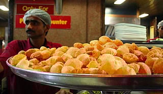 Top 5 pani puri spots in Bandra, to satiate your street food cravings!