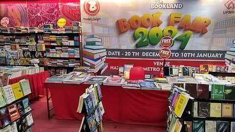 Swing by Ganj metro station & grab your New Year reads at the ongoing Bookland Book Fair!