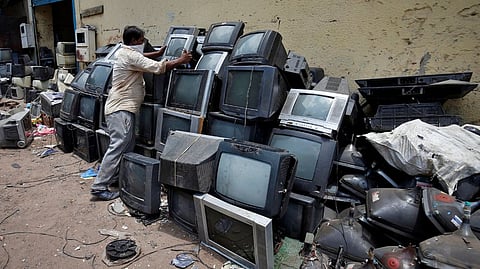Wondering how to discard e-waste the right way? Here are some tips by Lucknow Municipal Corporation