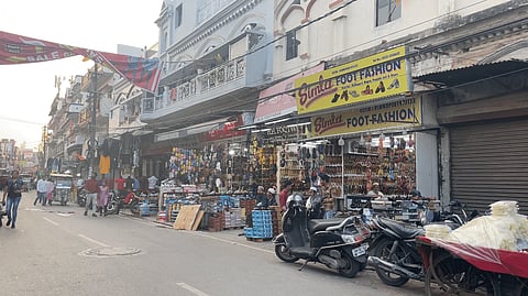 Ethnic Kolhapuris paired with Lucknow’s nazakat: Here's where to find them in the city