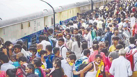 Amid Mumbai's festive rush, Central & Western Railway roll out 112 Holi Special Trains
