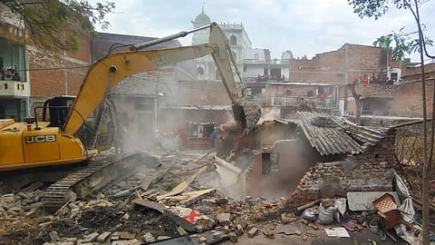 Knocksense Shorts | Court directs LDA to provide EWS flats to displaced Akbar Nagar residents