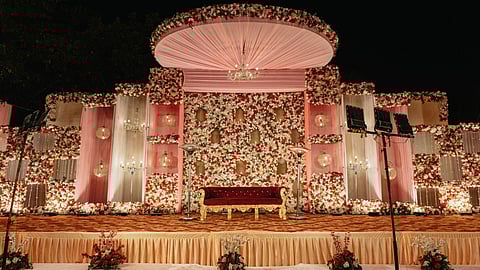 Unlocking the Perfect Wedding: 5 essential arrangements for a flawless celebration!