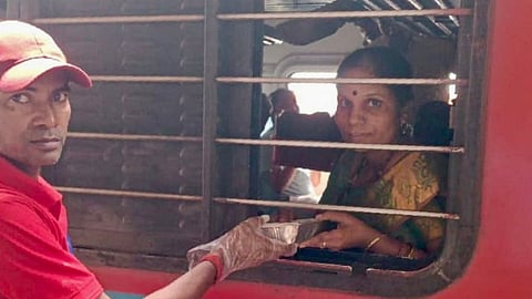 Mumbai Central, Bandra Terminus & other stations to now offer hygienic meals for ₹20 & ₹50