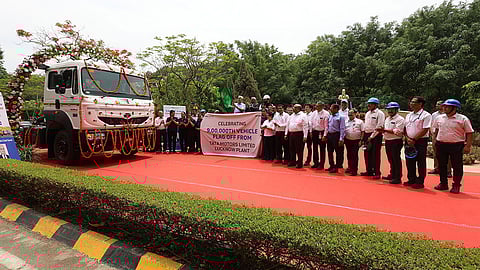 Knocksense Shorts | Tata Motors facility in Lucknow rolls out 9,00,000th vehicle!