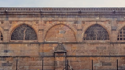 Know about Ahmedabad’s 452-YO Sidi Saiyyed Jali, pulling in crowds with its artistic latticework