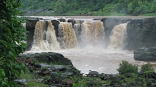 Gujarat's cascading beauties| 6 waterfalls near Ahmedabad that spring to life during monsoons!