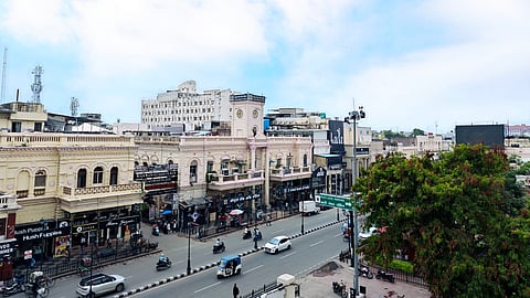 Sunny skies increase humidity in Lucknow, after pleasant evening showers | Know forecast