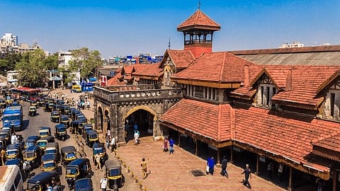 Knocksense Shorts | Bombay HC orders construction of toilets at Bandra East Railway Station