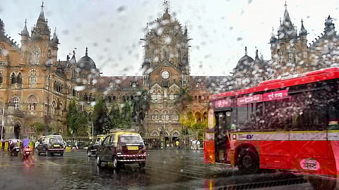 Rainy start to the week, with a side of high tides! Mumbai under Orange Alert today and tomorrow