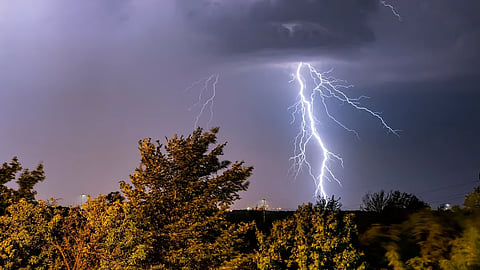 Weather Report | Intense lightning, strong winds & rainfall grip Lucknow; yellow alert issued