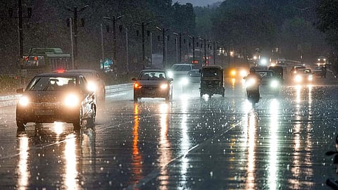 Mumbai under Orange Alert today! Thunderstorms, gusty winds & flash floods on the radar