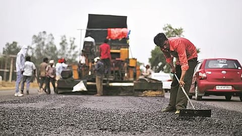 Lucknow News | Civic authorities gear up to make city roads pothole-free by October 10