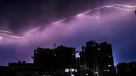 "Violent thunderstorm" in Mumbai catches citizens off-guard; Yellow Alert issued for today