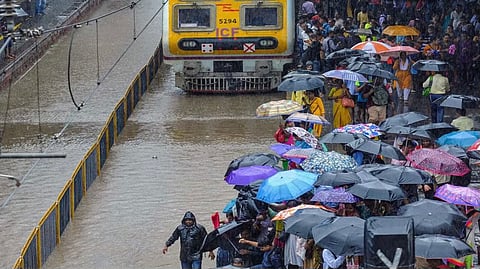 IMD issues Yellow Alert for Mumbai as thunderstorms & gusty winds approach again!