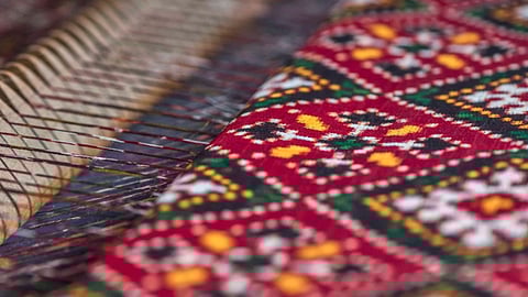 Just 128 km from Ahmedabad, THIS is the home of Gujarat’s iconic Patan Patola sarees