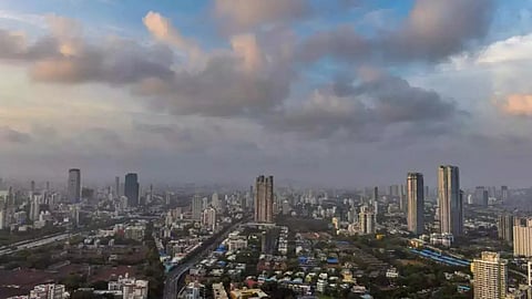 As smog rises, Mumbai's AQI drops to 'moderate'; bursting firecrackers limited to 10 PM on Diwali
