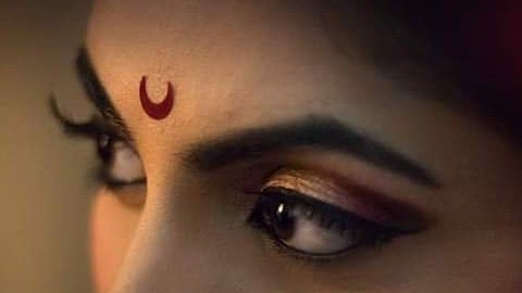 Maharashtra's Chandrakor Bindi: A symbol of elegance, adorned by royals and commoners alike!