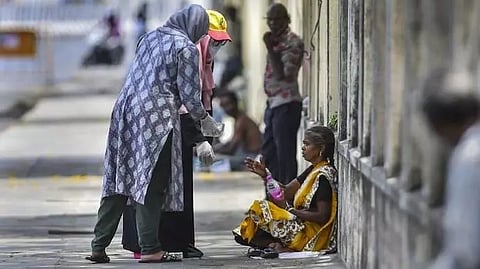 From January 1, Indore seeks "beggar-free" status; giving alms may lead individuals to jail!