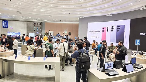 Samsung’s flagship BKC store sets record with 700+ deliveries of new Galaxy S25 Series