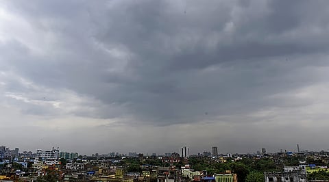 Lucknow Weather News: Overcast Thursday morning; mild showers and hail expected ahead