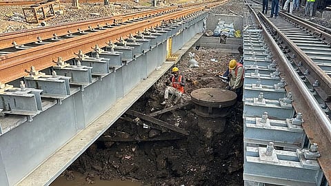 Mumbai bids farewell to 135-YO British-era bridge over Mithi river; WR installs steel girders