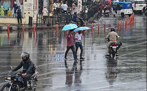 Lucknow Weather News: Wet start to the week, more showers ahead!