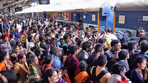 Mumbai stations overflow with Chhath travellers; 4 Festive Special Trains announced for relief
