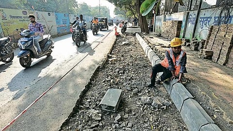 Mumbai's 'Pedestrian First' push | BMC tenders ₹100-Crore project to revamp 16.5 km of footpaths