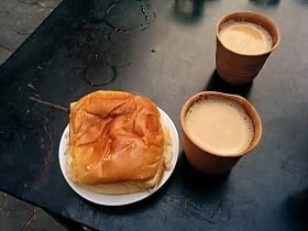 15 places for lip-smacking street food in Lucknow!