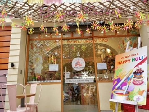 This Holi Bakers Kingdom in Lucknow brings to you, flavoured gujiyas, cool Holi accessories & a special cake