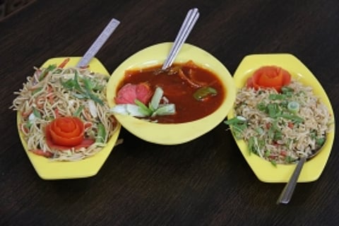 UP 32 The Food Stop: This place in Alambagh Lucknow, will fill your tummy for just Rs 50!