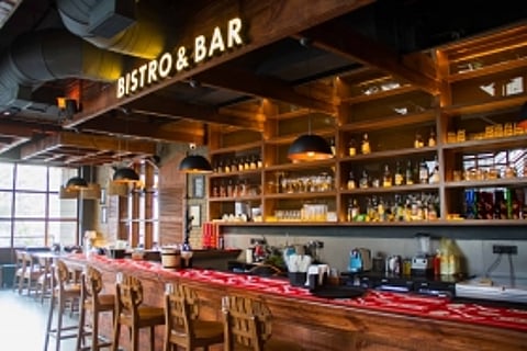 Now enjoy a lavish dinner buffet at Münick in Lucknow, with more than 30 dishes to binge on!