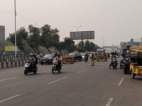 Alert People! Lucknow Traffic police on a mass traffic checking drive