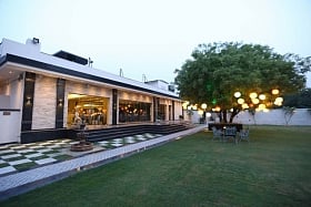 The top 5 restaurants with outdoor-seating in Lucknow