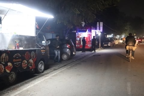 These backstreet alley food trucks near KV-Aliganj in Lucknow are every foodie’s dream come true