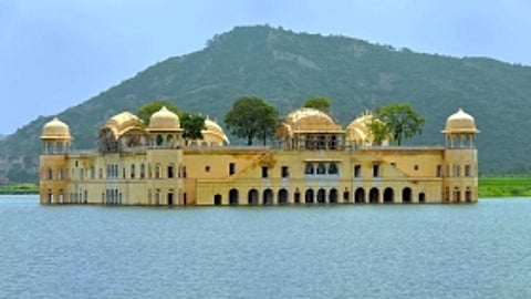 Why a trip to Jaipur is incomplete without visiting the “floating” Jal Mahal palace