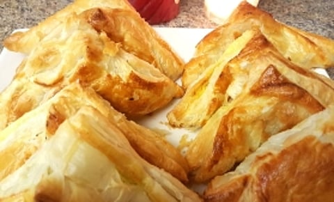 Chauuan Pandit Paties is a legendary outlet in Kanpur, known for their saucy patties