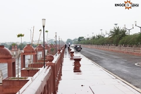 Light showers and cool wind, calm down the sweltering heat in Lucknow